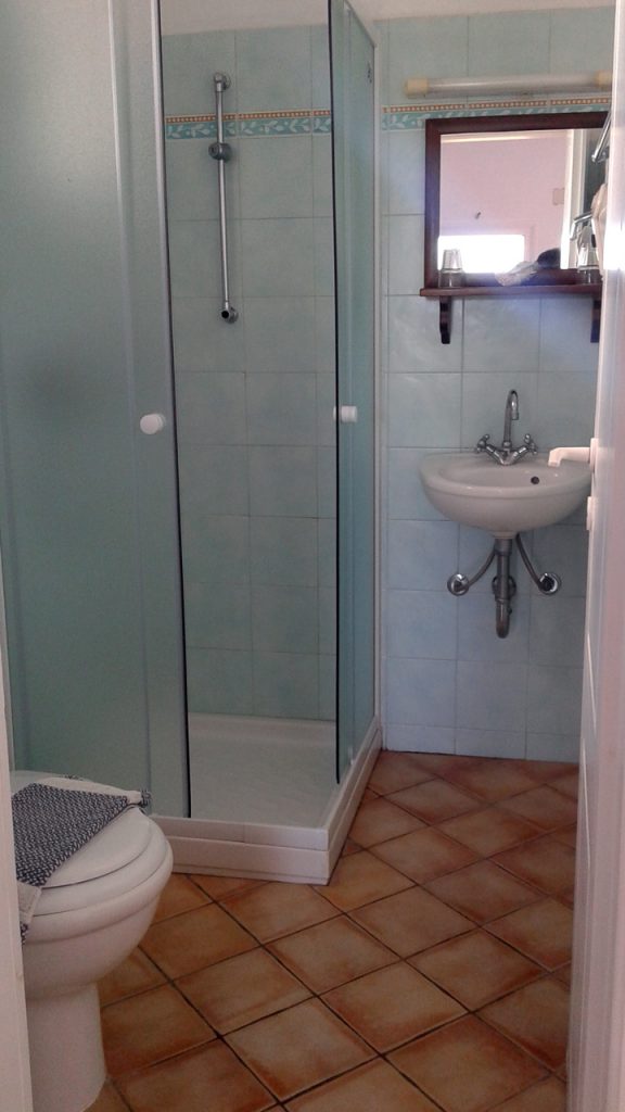Bathrooms with shower, Votsalo apartments Naousa, Paros